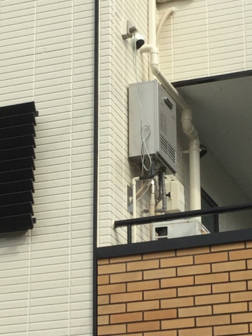 静岡市葵区大岩　ガス給湯器の移設３階→１階・追い焚き配管工事